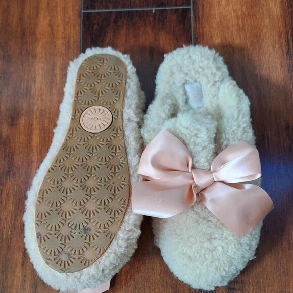 UGG Women's Cream and Pink Slippers - Picture 7 of 7